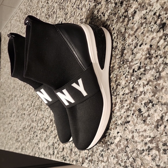 DKNT SLIP ON BOOTS SIZE 7.5 - Picture 2 of 4